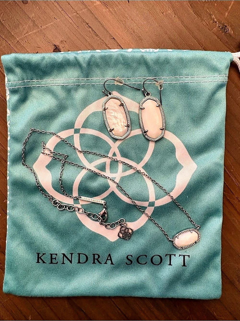 Kendra Scott Silver Elisa Necklace & Lee Earrings Set White Mother of Pearl
